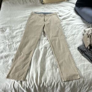 Vineyard vines 28 x 32 khakis very good condition